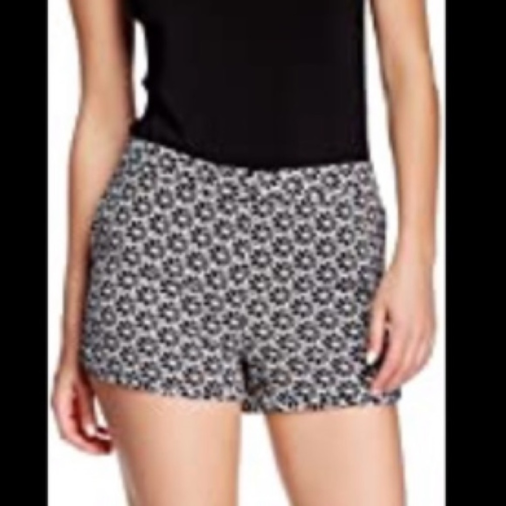 DIANE VON FURSTENBERG BLACK & WHITE BERMUDA SHORTS
